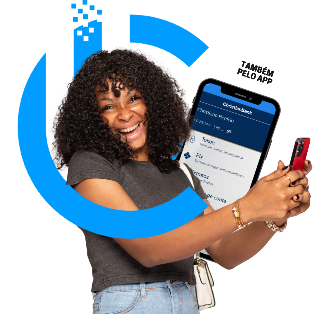 Mulher feliz usando o app Christian Bank para solicitar crédito
